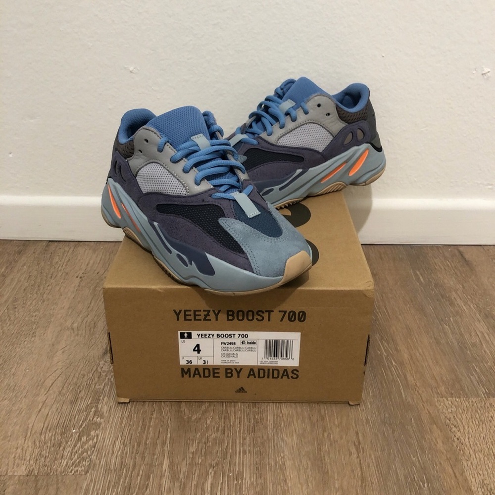 Yeezy 700 Carbon Blue 4M/5W